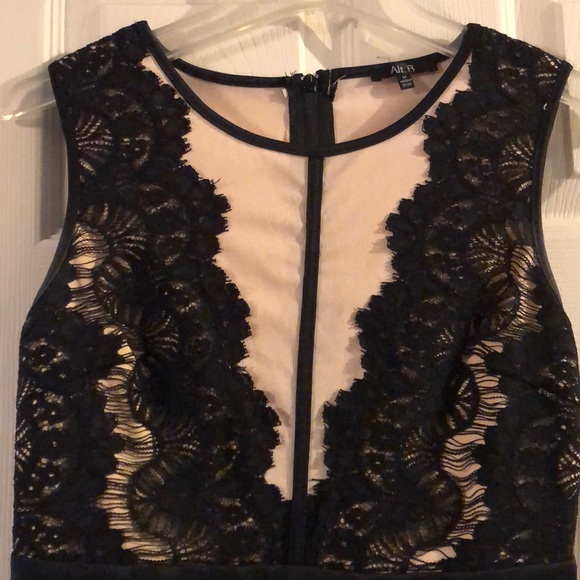 Black dress - Picture 2 of 3